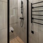 privati dušo kabina apartamentuose